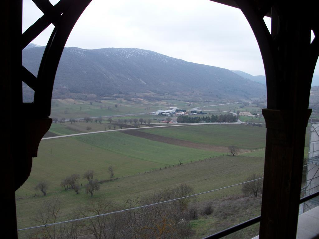 La Loggia Di Federico Hotel Navelli Buitenkant foto